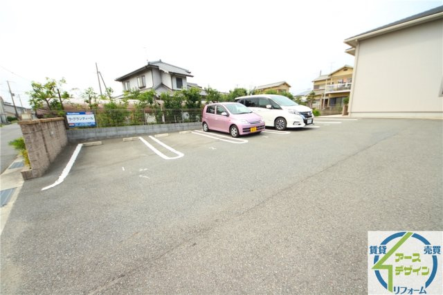 ラ・グランディールの駐車場