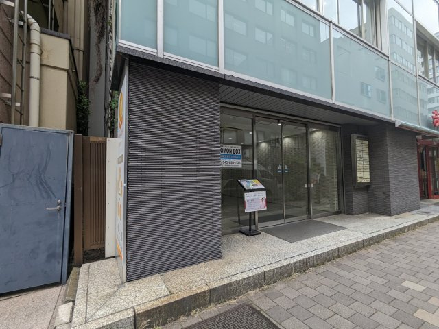 馬車道DOMONビルのエントランス