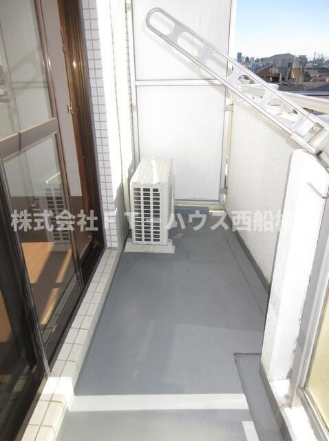 ロイヤルマンション市川のバルコニー