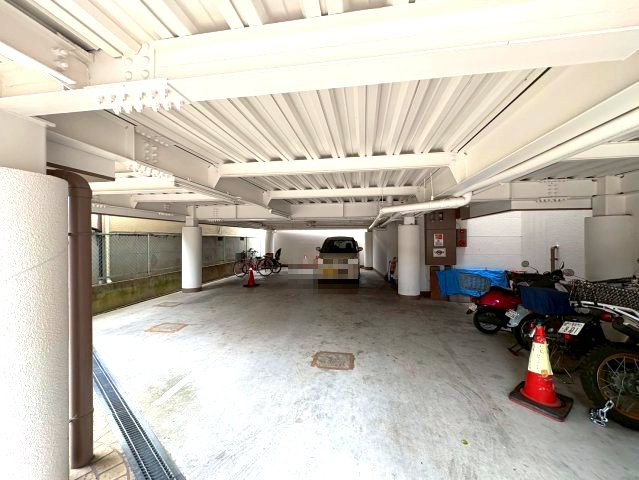 新栄プロパティー藤井寺の駐車場