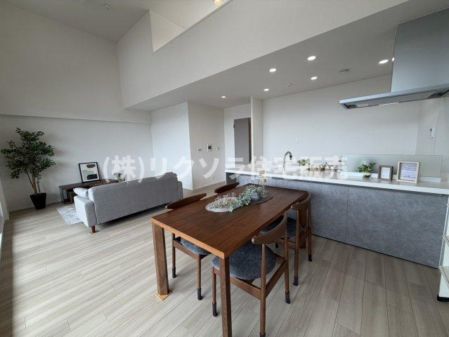 ルネヒューマンズガーデン枚方の居間・リビング|LDK19.4帖
■物件内覧・資金計画相談・住宅ローン相談、リフォーム相談、お問合せ受付中■
※当日・翌日のご内覧、ご相談はお電話でのお問合せがスムーズです！
