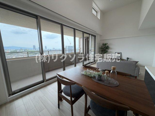 ルネヒューマンズガーデン枚方のダイニング|LDK19.4帖
■物件内覧・資金計画相談・住宅ローン相談、リフォーム相談、お問合せ受付中■
※当日・翌日のご内覧、ご相談はお電話でのお問合せがスムーズです！