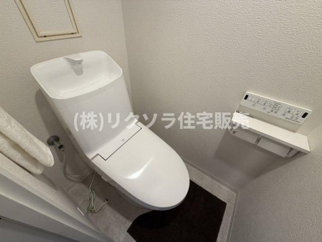 ルネヒューマンズガーデン枚方のトイレ|温水洗浄便座付き
■物件内覧・資金計画相談・住宅ローン相談、リフォーム相談、お問合せ受付中■
※当日・翌日のご内覧、ご相談はお電話でのお問合せがスムーズです！