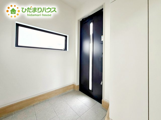 【玄関】 | 水戸市吉沢町5期　新築戸建　3号棟 | 玄関はゆったりとした奥行き、幅を確保しており、お買い物帰りやお子様とのお出かけの際も安心です♪