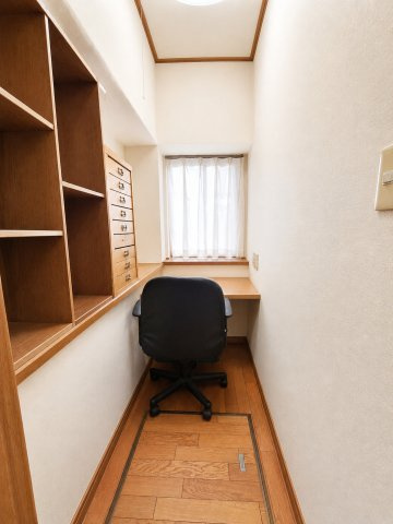 越谷市大字大杉　二世帯中古注文住宅のその他|主寝室には書斎もあり！テレワークや勉強などに活用いただけます！
デジタル加工された写真です。