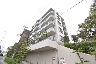 【外観】 | ロイヤルハイツ千里中央 | こちらの物件近くの教育施設や、スーパー・公園など、物件周辺の住環境を併せてご案内させて頂きます。ぜひ、現地での暮らしをイメージなさって下さい！