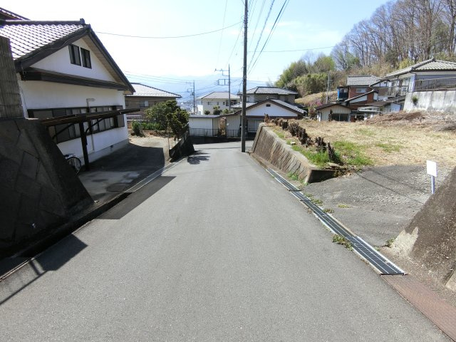 売地　富岡市黒川　の前面道路含む現地写真