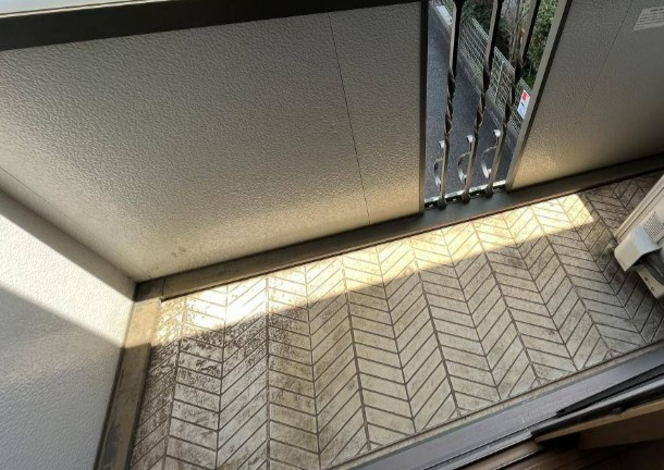 相模原市中央区清新８丁目のアパートのバルコニー