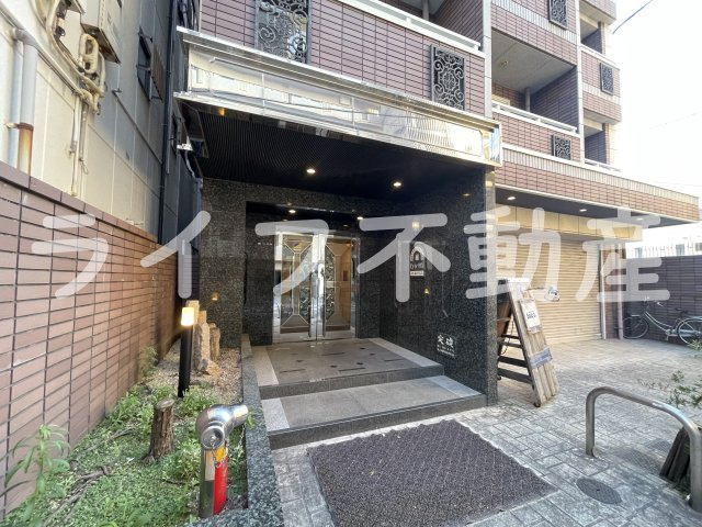 ビューティーセゾン和のエントランス|建物の内部です