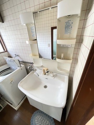 柏井町1丁目　戸建の独立洗面台