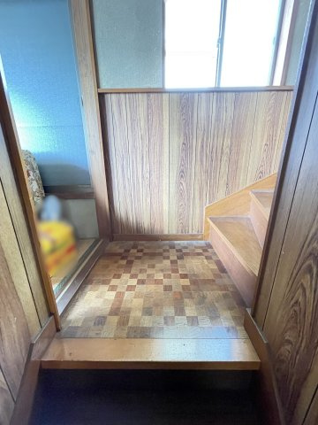 柏井町1丁目　戸建の内装|スキップフロアになっており、中2階にも居室があります。
