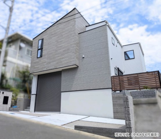 横浜市港南区日野南７丁目 新築戸建て【仲介手数料無料】カースペース2台