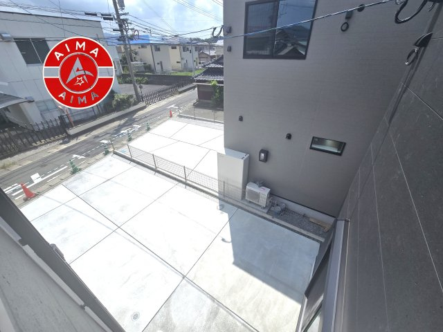 福津市西福間3丁目第1-4棟（1号棟）の外観：施工例|風をしっかりと感じられるバルコニーでは、毎日が洗濯日和です。広々としているので洗濯も楽しくなるでしょうし、気分転換にバルコニーからの眺めを楽しむのもいいでしょう。