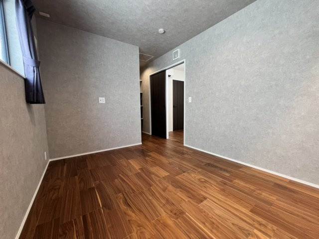 井上町戸建の洋室