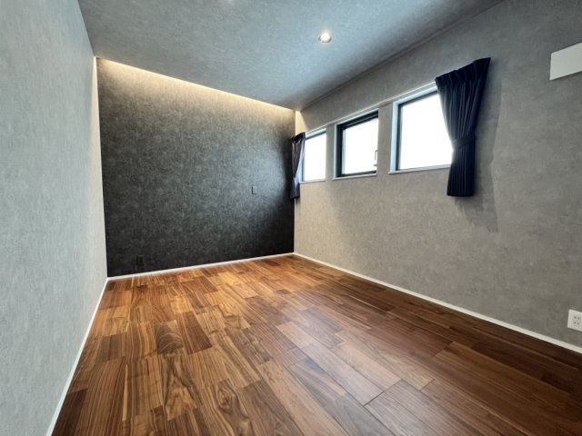 井上町戸建の洋室