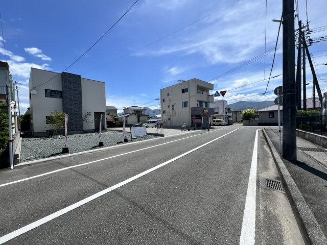 井上町戸建の前面道路含む現地写真