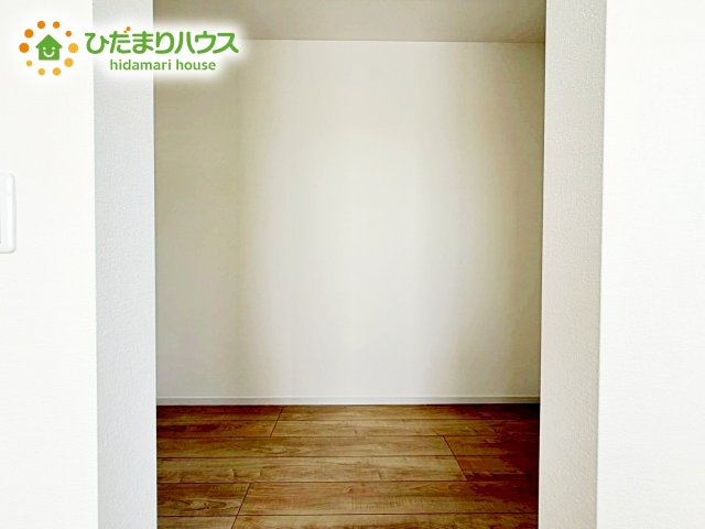 【寝室】 | 水戸市赤塚1期　新築戸建　1号棟 | 通風・採光にも優れ、心地よい光と風があふれています。 贅沢といえるほどの豊かな居住性と、プライドを満たすクオリティが見事に調和した住空間。
