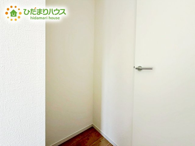 【洋室】 | 水戸市赤塚1期　新築戸建　1号棟 | バルコニーに面しているので干したフワフワのお洗濯物はそのままお部屋にすっきり収納♪