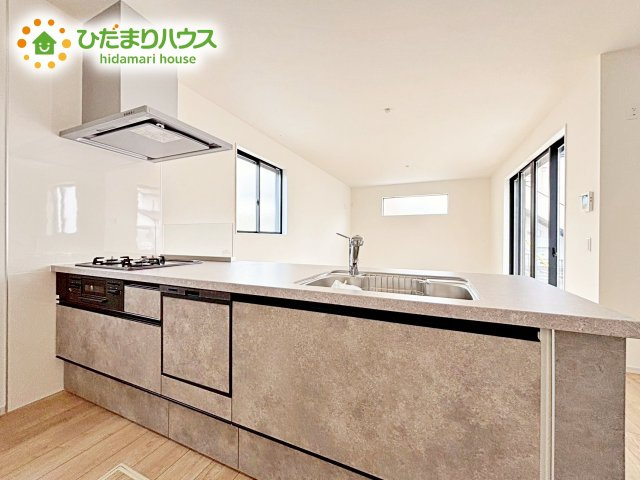 【収納】 | 水戸市赤塚1期　新築戸建　1号棟 | 暮らしのちょうど良いところにクローゼットを配置することで家の中がスッキリと片付きます。掃除道具や家族それぞれの小物などを適材適所で収納可能。