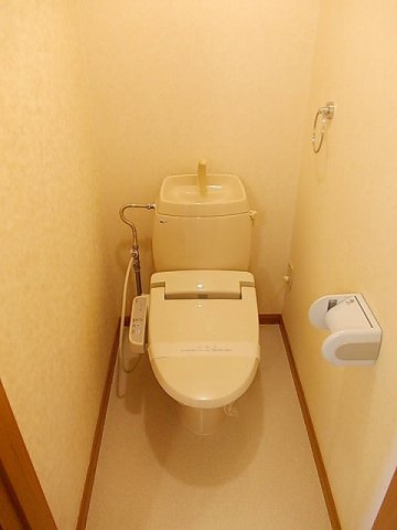 ローテローゼＹのトイレ|ゆったりとした空間のトイレです