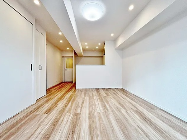 【居間・リビング】 | 南町住宅 | 光と風があふれる開放的なリビングダイニングには自然と家族みんなが集まってきます。