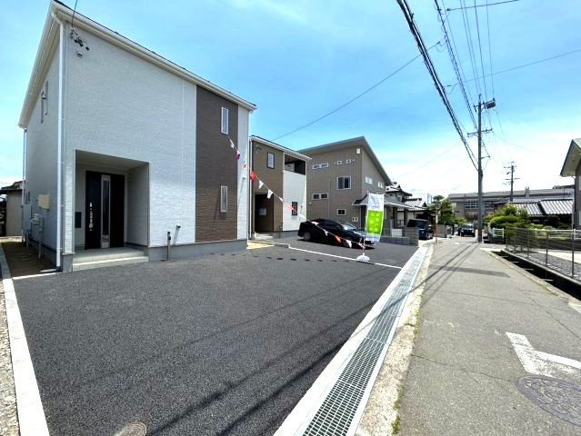 新築戸建　長野市三輪一丁目の前面道路含む現地写真