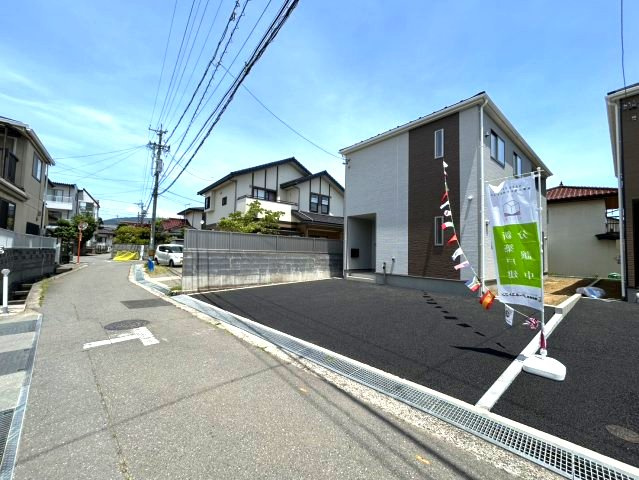 新築戸建　長野市三輪一丁目の前面道路含む現地写真