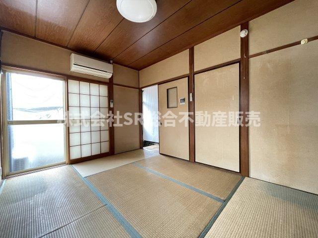 六万寺町3丁目中古戸建の和室|使いやすい居間です