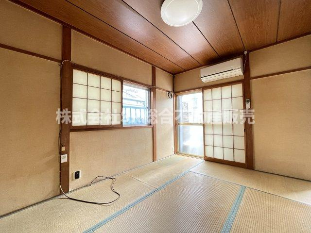 六万寺町3丁目中古戸建の居間・リビング|こちらの和室をリビングとして家族団らんの時間が過ごせます♪