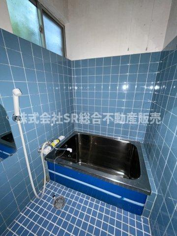 六万寺町3丁目中古戸建の浴室|お風呂には窓もあり、換気がバッチリとできます☆