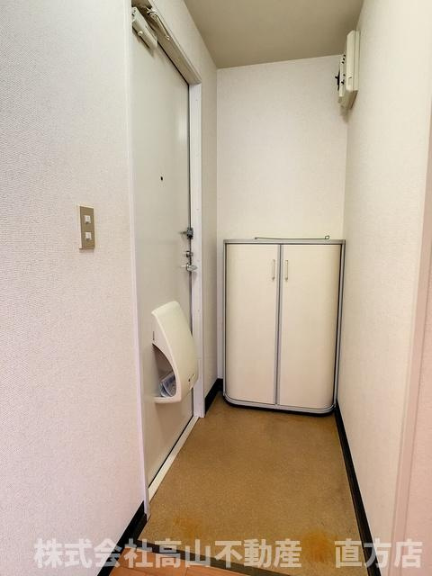 直方市大字知古のアパートの玄関