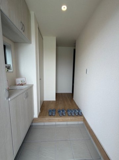 【玄関】 | 岐阜市河渡新築建売全5棟！長期優良住宅！耐震等級3・住宅性能評価書取得した安心安全なお家です♪ | 岐阜市河渡新築建売全5棟！長期優良住宅！耐震等級3・住宅性能評価書取得した安心安全なお家です♪