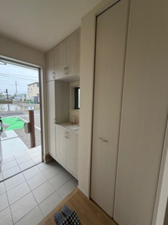 【玄関】 | 岐阜市河渡新築建売全5棟！長期優良住宅！耐震等級3・住宅性能評価書取得した安心安全なお家です♪ | 岐阜市河渡新築建売全5棟！長期優良住宅！耐震等級3・住宅性能評価書取得した安心安全なお家です♪