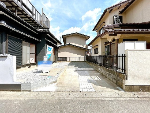 リフォーム済中古戸建　羽島市福寿町間島　昭和57年築の駐車場