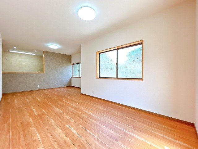 リフォーム済中古戸建　羽島市福寿町間島　昭和57年築の居間・リビング