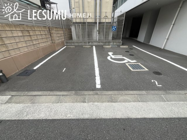 ポレスター姫路ザ・レジデンスの駐車場
