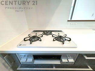 多数の調理器具を同時に使用でき、料理の効率化が可能。省エネで節約になり、様々な料理スタイルに適応できます。また、火力調整が独立しており、手入れや掃除もしやすく、今よりもっとお料理が楽しくなるかも。