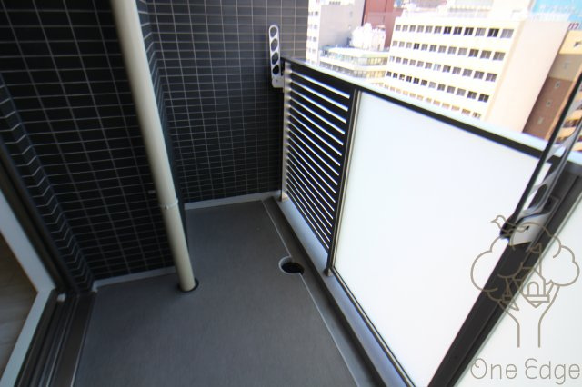 プレサンス南森町駅前のバルコニー