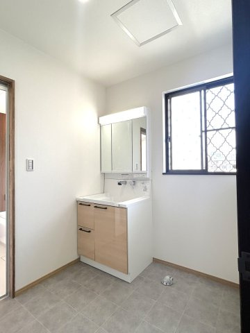 リフォーム済中古戸建　大垣市東前　平成3年築の独立洗面台