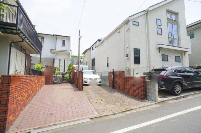 深沢５　土地の外観|☆現況上物有り→更地渡し
☆約131坪の広大な土地、旗竿地
☆閑静な住宅地