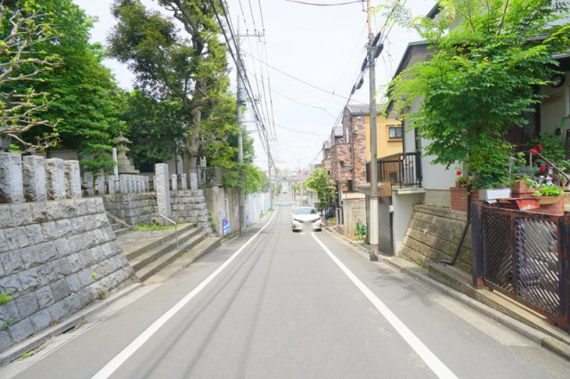 深沢５　土地の前面道路含む現地写真|北西側公道　幅員約6.0m　間口約3.0m