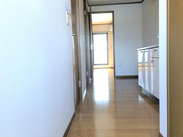 ステーション壱番館の玄関