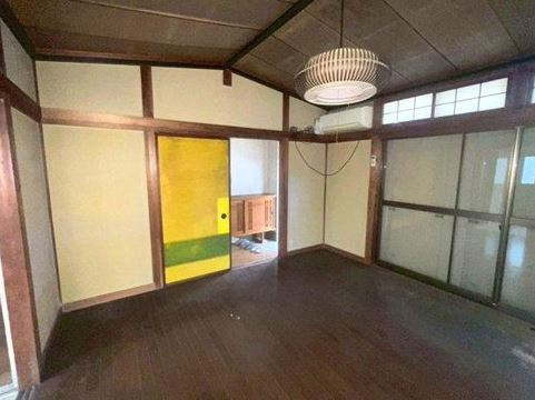 【中古】坂戸市石井中古住宅の居間・リビング|ゆったり過ごせる居間です