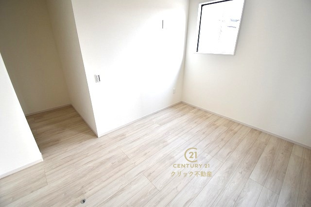 TERRACE　水戸市元吉田町　6期 　限定1棟！の洋室|フローリングなので重い家具も置けます。好きなものを集めてお気に入りの空間を作るのも楽しみですね。