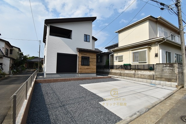 TERRACE　水戸市元吉田町　6期 　限定1棟！の駐車場|駐車場は十分なスペース。ご家族それぞれが車をご所有の場合や、来客の際も安心です。
内覧可能です。ご予約はHPから、またお電話でもお気軽にどうぞ。