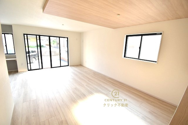 TERRACE　水戸市元吉田町　6期 　限定1棟！の洋室|インテリアショップで見掛けた「あの家具」も映えるかも！お気に入りの空間が寛ぎの時間を生み出します。リビング階段は家族が自然と顔を合わせる工夫です。