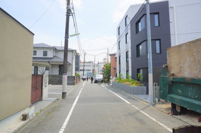 宮坂３　土地の前面道路含む現地写真|東側　公道　幅員約6.0m　接道約13.6m