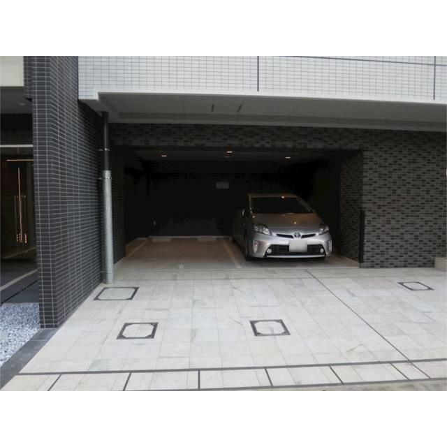 イアース西日暮里の駐車場