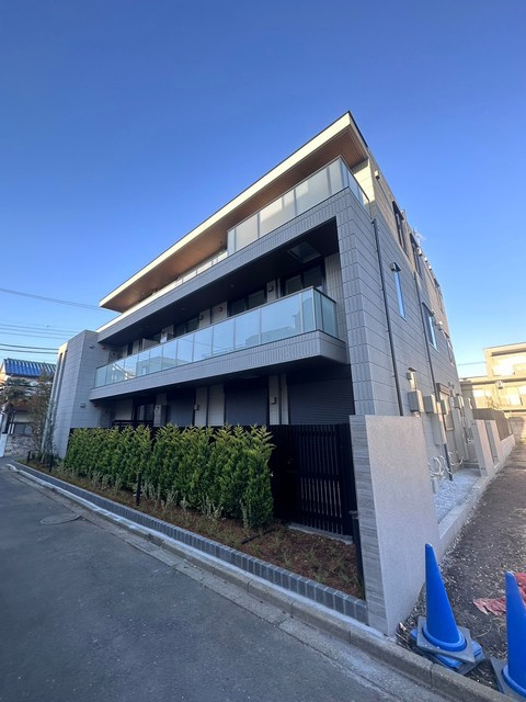 ＣＲＥＳＴ　ＨＩＬＬＳの外観