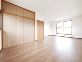 【洋室】 | 甲斐市西八幡 建物一新で綺麗な中古戸建 LDK20帖 車3台 | 2階　11.5帖　洋室